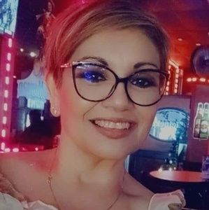 Meet your Posher, Ofelia